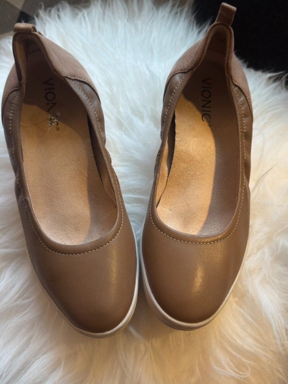 Women Lacey Vionic leather wedges tan pumps  slip-ons sz 7